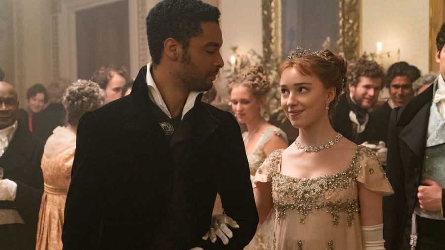 Regé-Jean Page spielt Simon Basset, Phoebe Dynevor seine Gattin Daphine Bridgerton. (jom/spot)