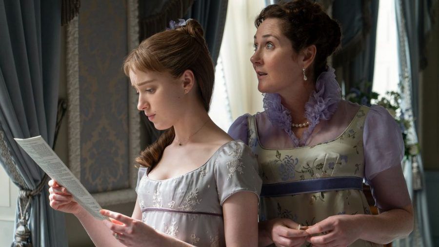 Die Hauptfigur in "Bridgerton" ist Daphne Bridgerton (l.). Hier ist sie mit Mutter Lady Violet Bridgerton (r.) zu sehen. (jru/spot)