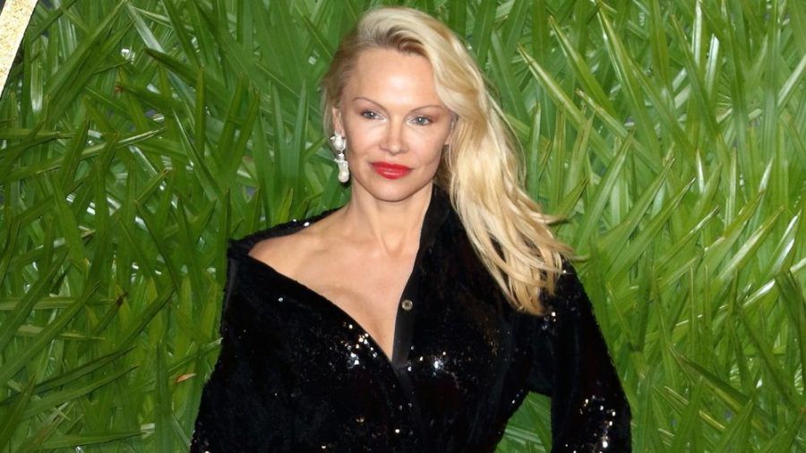 Pamela Anderson 2017 in London (mia/spot)