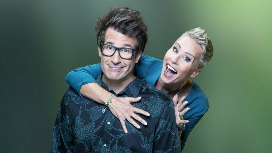 Daniel Hartwich und Sonja Zietlow moderieren "Die große Dschungelshow". (cos/spot)