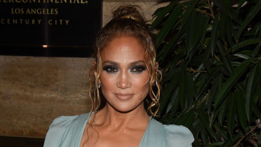 Jennifer Lopez setzt auf Hautpflege und Freundlichkeit. (cos/spot)