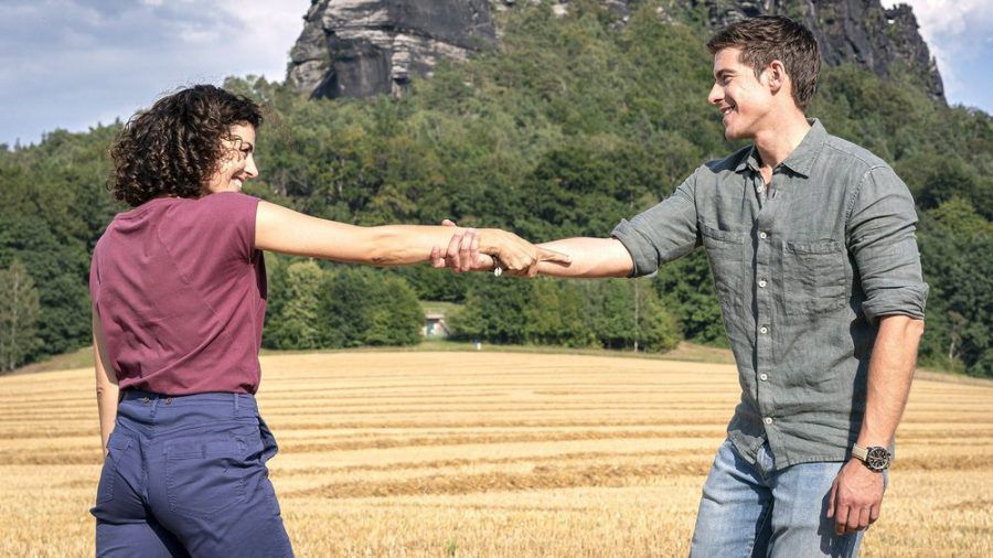 Liza Tzschirner und Philipp Danne in "Der Ranger - Paradies Heimat". (obr/spot)