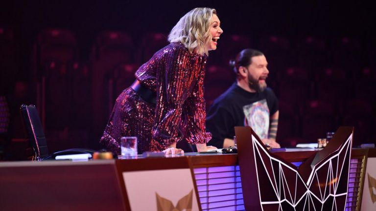 Nackt posieren rechtfertigt keine morddrohungen. "The Masked Singer": Wundervolle Neuigkeiten für alle Fans!