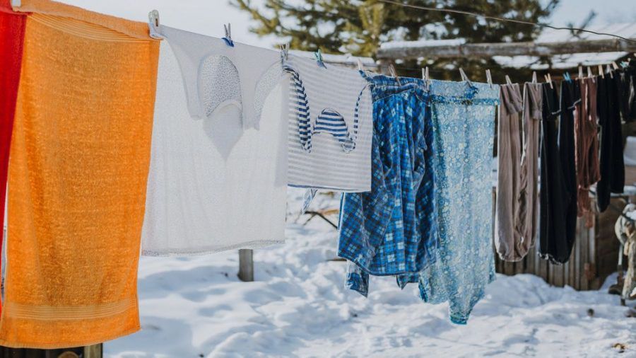 Feuchte Wäsche kann man im Winter frosttrocknen. (spot)