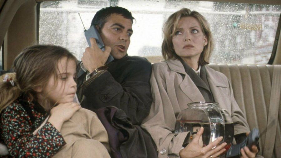 George Clooney und Michelle Pfeiffer in der Komödie "Tage wie dieser...". (cos/spot)