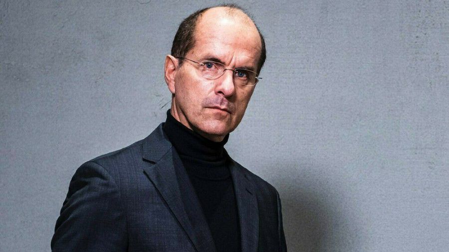 Christoph Maria Herbst gibt in "Der große Fake" Wirecard-Chef Markus Braun. (cos/spot)