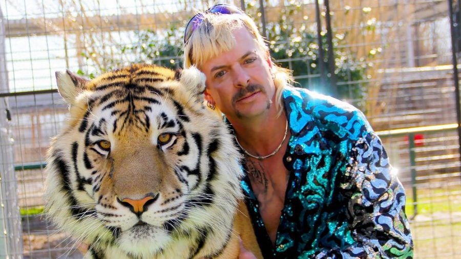 Fristet inzwischen selbst ein Leben hinter Gittern: Joe Exotic (stk/spot)