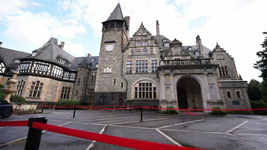 Schloss Friedrichshof in Kronberg wird zur Drehkulissen von "Spencer". (jom/spot)