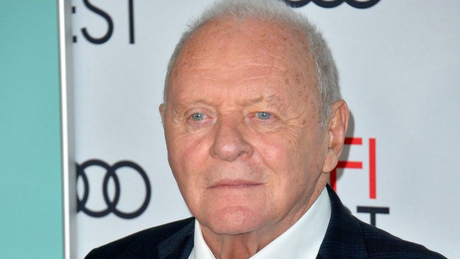 Sir Anthony Hopkins ist nach seiner Impfung erleichtert. (jom/spot)