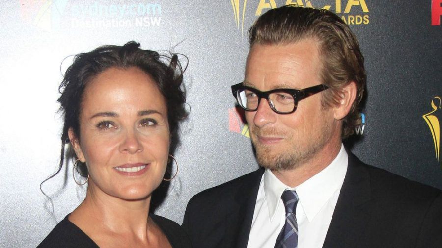 Simon Baker und Rebecca Rigg während eines Events (wue/spot)