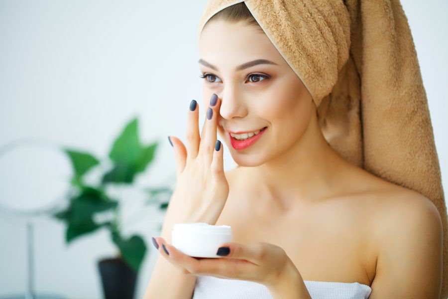 Slugging: Was bringt dieser Beauty-Trend mit Vaseline wirklich?