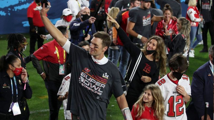 Video: Tom Brady feiert Super-Bowl-Sieg mit Family auf dem Spielfeld