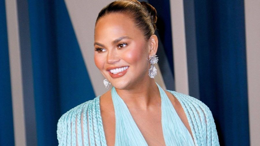 Chrissy Teigen riskiert hier ne' dicke Lippe