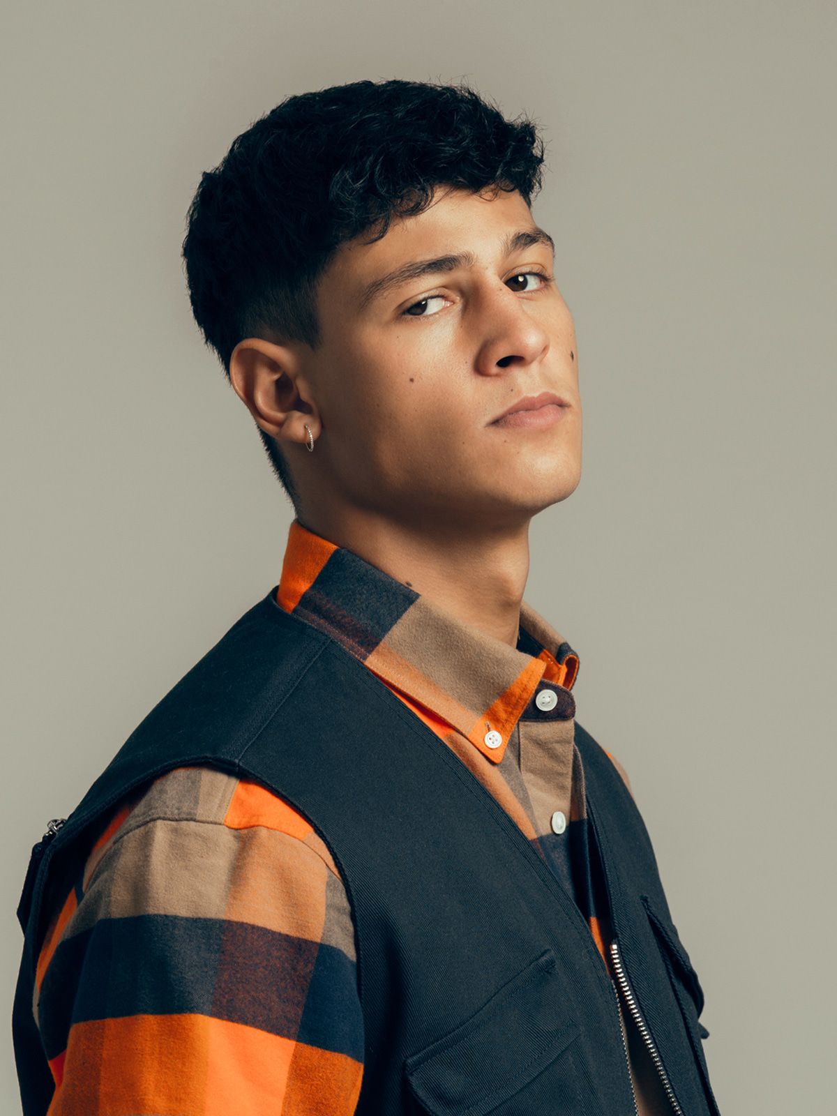 Das ist Emilio Sakraya aus dem Netflix-Spektakel "Tribes of Europa"