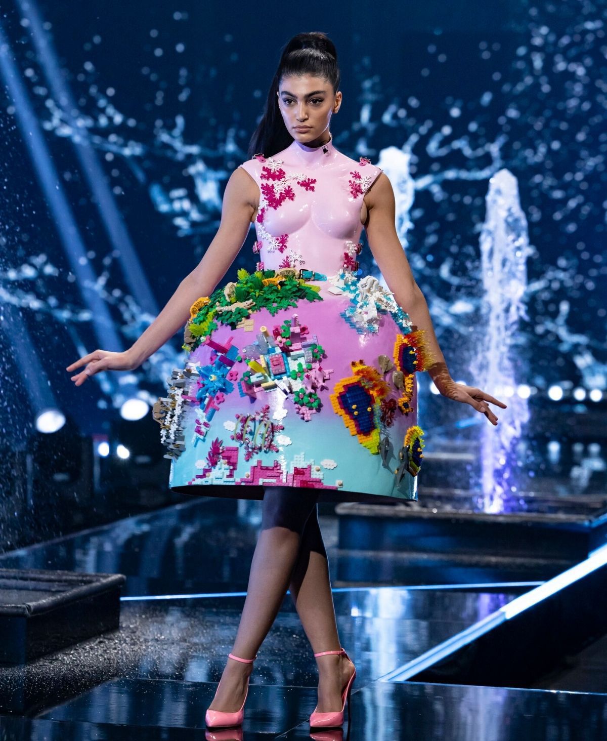 Fetisch-Alarm: DIESE Designerin stattet die GNTM-Meeedchen in Folge 2 aus!