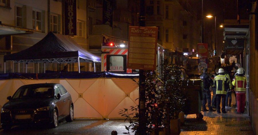 In Wiesbaden sind in der Nacht zum Montag ein Mann und eine Frau durch Schüsse tödlich verletzt worden.