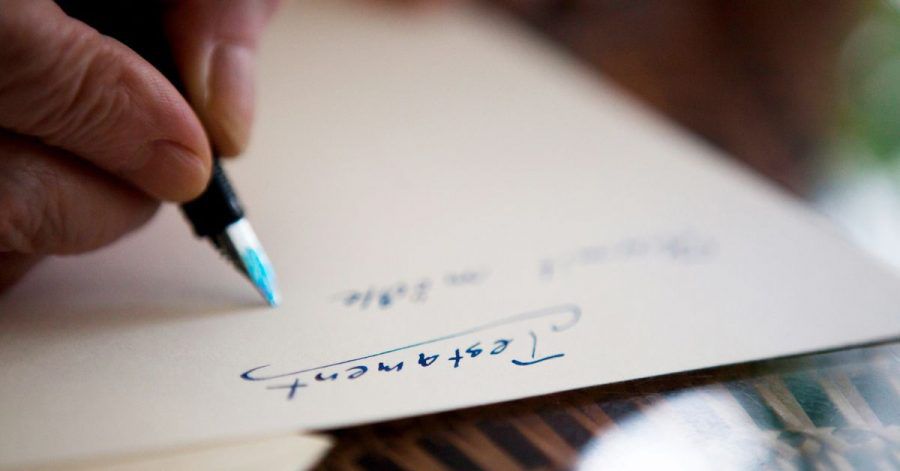 Ein Testament muss handschriftlich verfasst werden. Aber ist die Handschrift auch echt? Im Erbscheinverfahren muss es darüber keine absolute Gewissheit geben.