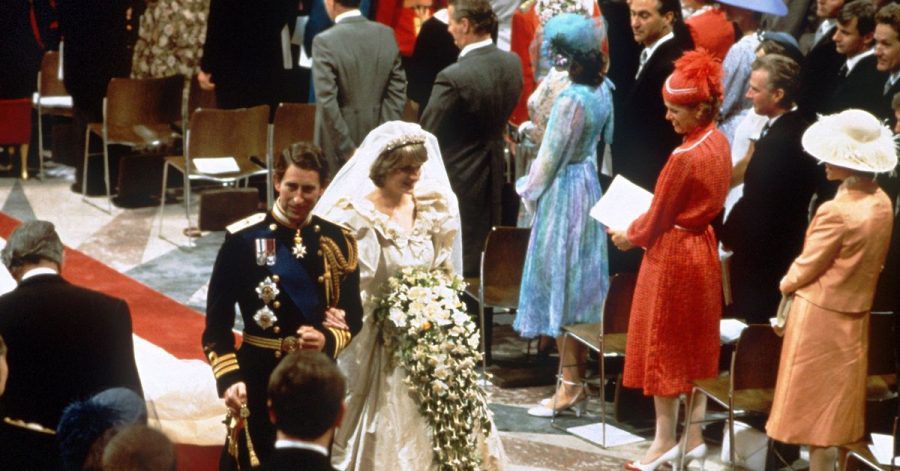 Prinz Charles und Prinzessin Diana verlassen nach der Trauungszeremonie die St.-Pauls-Kathedrale.