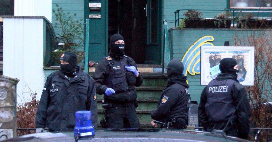Bei dem Einsatz waren auch Spezialeinheiten aus anderen Bundesländern, die Bundespolizei und der Zoll dabei.