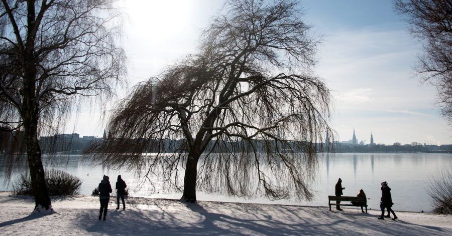Winterwetter an der Alster in Hamburg. Die Ruhe vor dem Sturm?
