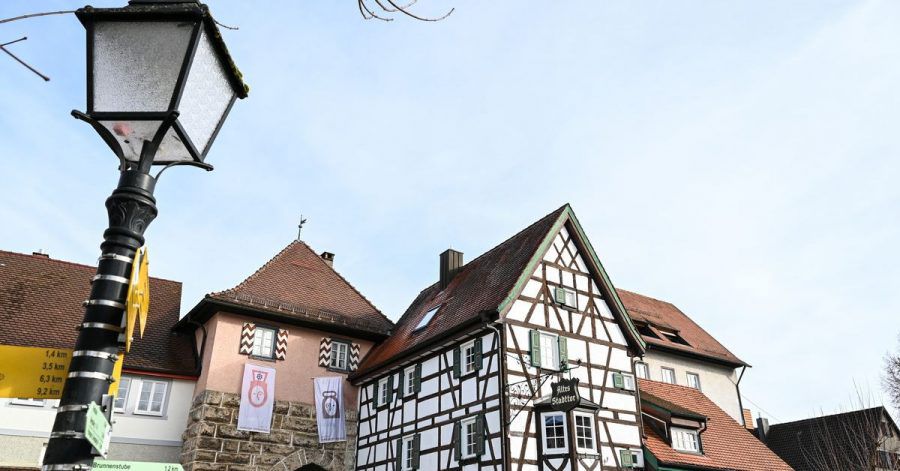 Das Alte Stadttor markiert den Eingang zur Stadt Mühlheim an der Donau. Die Stadt Mühlheim an der Donau hat eine besonders hohe Inzidenz verursacht durch eine Wandergruppe.