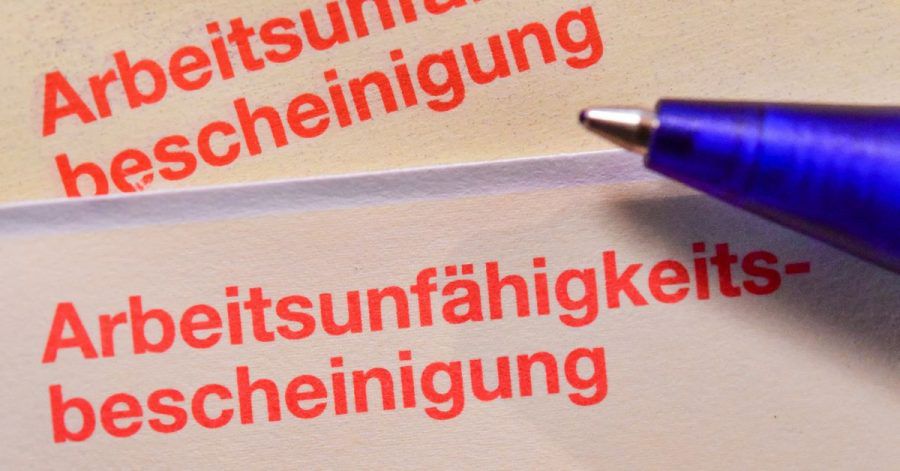 Sich zur Arbeit zu schleppen trotz Krankheit galt früher als strebsam. Ändert sich durch Corona nun hier die Sichtweise?
