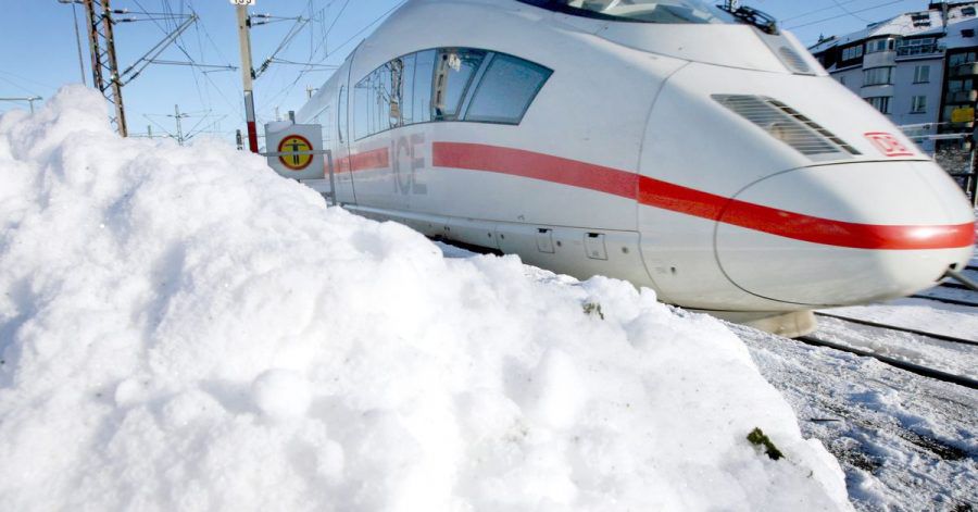 Wegen starken Schneefalls kann es am Wochenende in Norddeutschland zu Einschränkungen im Bahnverkehr kommen.