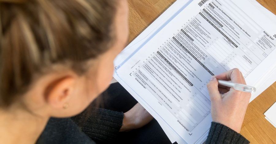 Erträge von Lebensversicherungen werden unter Umständen versteuert. Für Versicherte lohnt sich meist eine Steuererklärung.
