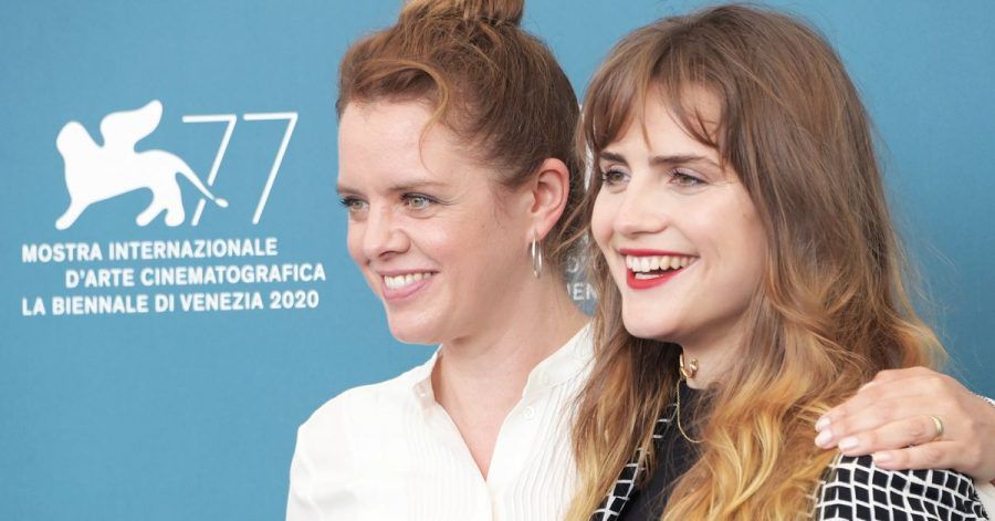 Regisseurin Julia von Heinz (l) und Hauptdarstellerin Mala Emde bei den 77. Filmfestspielen von Venedig.