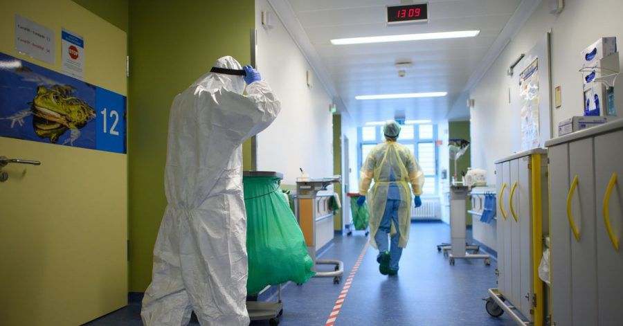 Die zweite Welle der Corona-Pandemie hat vielen Krankenhausmitarbeitern noch mehr abverlangt als die erste. Die coronabedingt besonders belasteten Beschäftigten sollen daher eine Prämie erhalten.