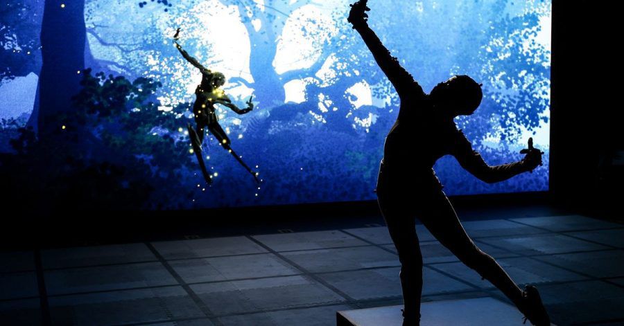 Dieses von der Royal Shakespeare Company (RSC) zur Verfügung gestellte undatierte Foto zeigt eines ihrer Mitglieder, das an einer Live-Performance mit Virtual-Reality-Technologie teilnimmt.