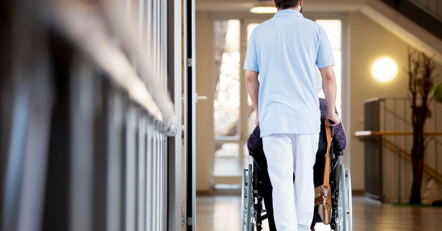 Stationäre Pflege sollte professionell und in guter Qualität erfolgen.