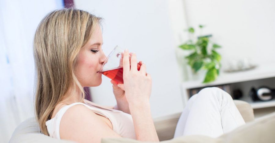 Wer fastet, sollte viel trinken - mindestens 2,5 Liter pro Tag, sagen Experten.