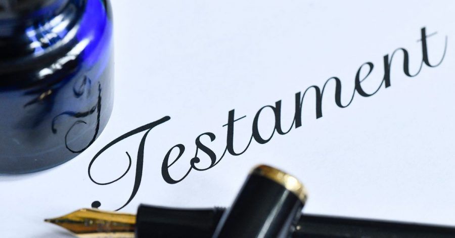Ein Testament sollte immer möglichst eindeutig formuliert werden. Vor allem, wenn mehrere Dokumente existieren, kann das Missverständnissen vorbeugen.