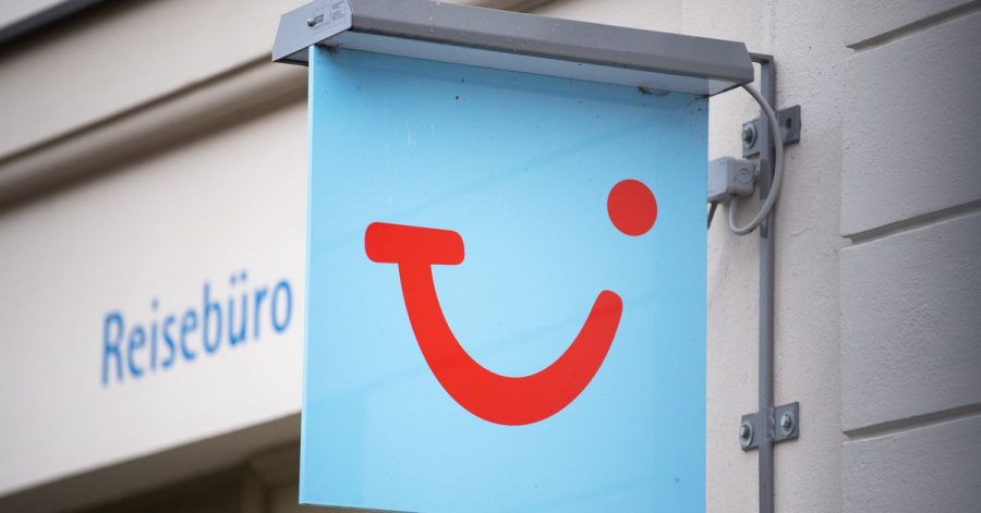 Der Reisekonzern Tui hofft auf die Sommersaison 2021. Corona-Schnelltests und Impfungen könnten das Reisen dann wieder sicher machen.