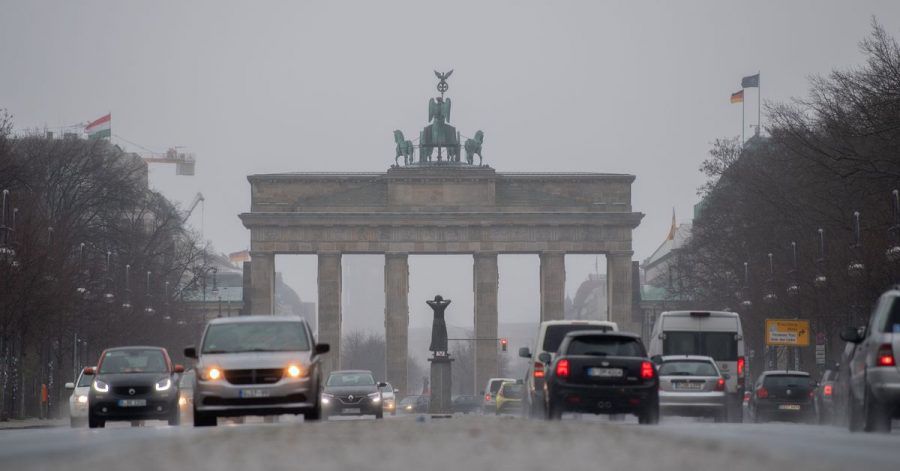 Einer Studie zufolge hat das Auto für viele Menschen in der Corona-Pandemie an Bedeutung gewonnen.