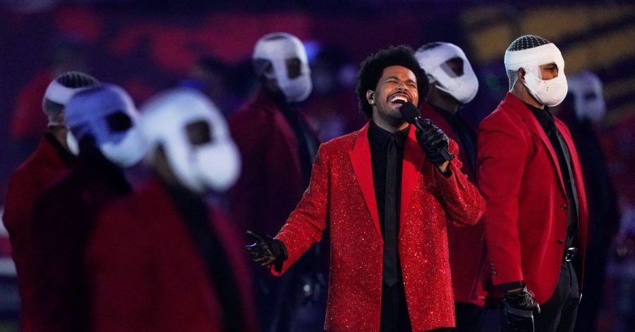 Der kanadische Sänger The Weeknd als Unterhalter beim Super Bowl 2021.