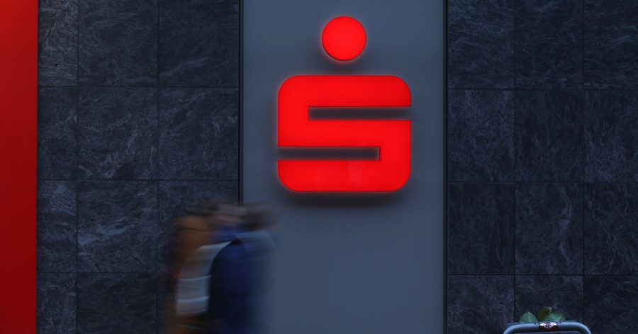 Prämiensparverträge sollten Kunden möglichst lange binden. Steht in dem Vertrag eine bestimmte Laufzeit, kann ein solcher Vertrag nicht immer einfach gekündigt werden.