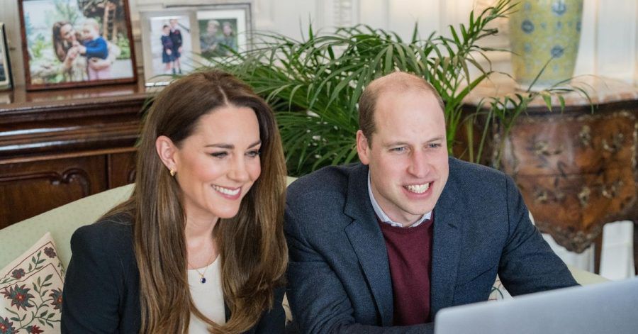 Prinz William, Herzog von Cambridge, und Kate, Herzogin von Cambridge, sprechen per Videoanruf mit Krankenpflegeschülern.