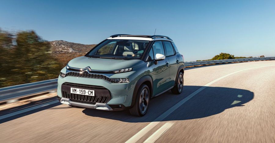 Aufgefrischt in die Sonne: Mit überarbeiteter Frontpartie rollt Citroën seinen C3 Aircross zum Sommer auf die Straßen.