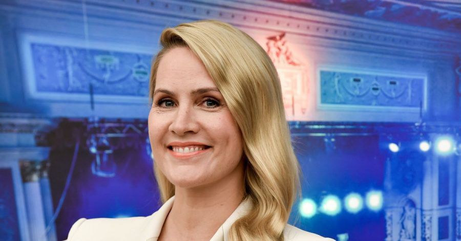 Die Moderatorin Judith Rakers hält Hühner.