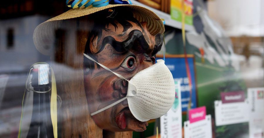 Im bayerischen Farchant heißt es Fasching im Fenster statt auf der Straße.