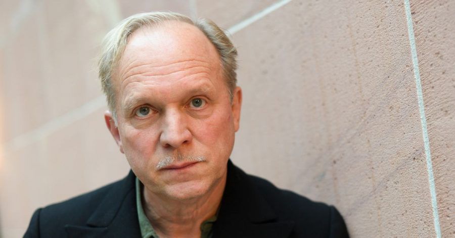 Der Schauspieler Ulrich Tukur erzählt von seinem Leben in der Pandemie.