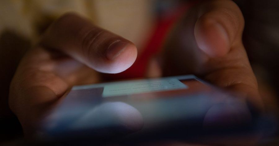 «Ihr Paket wurde verschickt»: Kriminelle versuchen mit einem perfiden Trick Schadsoftware auf die Mobiltelefone ihrer Opfer zu installieren.