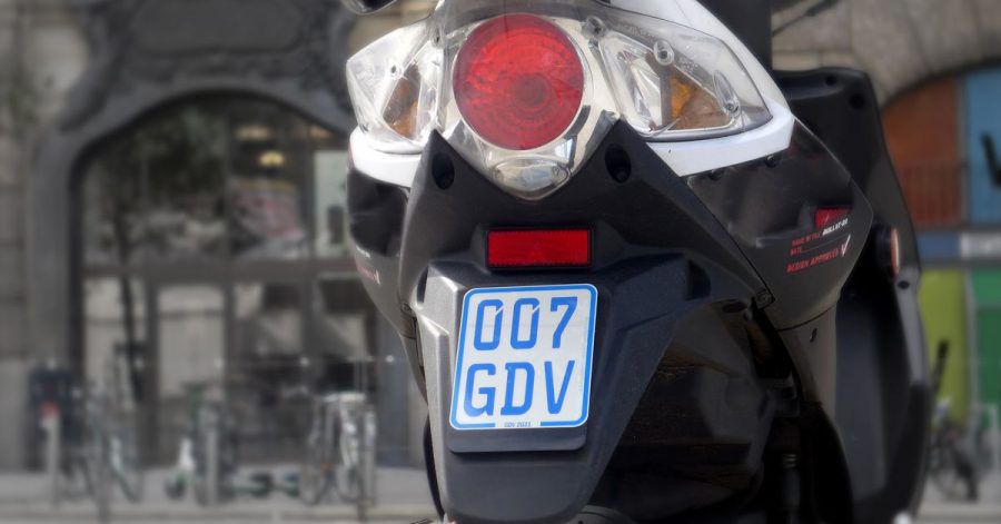 Die blaue Periode: Ab 1. März sind nur noch die neuen blauen Versicherungskennzeichen gültig.