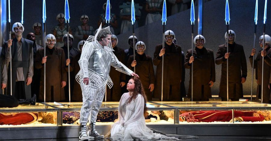 Solisten und Opernchor proben im Februar 2020 eine Szene aus Richard Wagners Oper «Lohengrin» am Theater Erfurt.