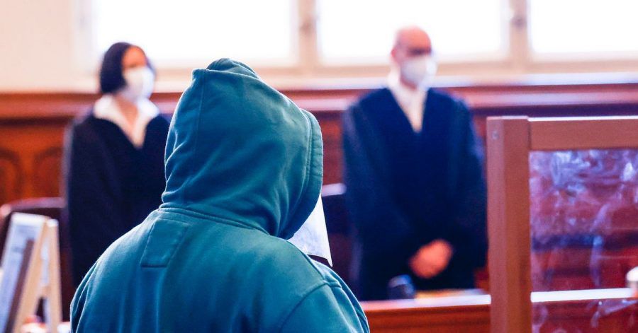 Nach einem umfangreichen Indizienprozess wurde der Angeklagte zu lebenslanger Haft verurteilt.