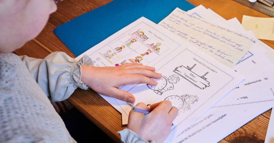 Wenn Schüler und Lehrer nicht dieselbe Sprache sprechen: In der Grundschule bestehen substanzielle Unterschiede in den Lesekompetenzen zwischen Kindern mit und ohne Migrationshintergrund.