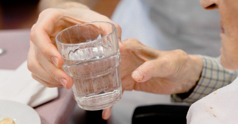 Laut der Barmer-Krankenkasse sind Pflegekräfte am häufigsten wegen Infektionen mit dem Coronavirus im vierten Quartal 2020 krankgeschrieben worden.