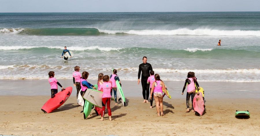 Ob Profi oder blutiger Anfänger: In Torquay dreht sich (fast) alles um Surfen.